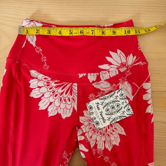 Free People Movement Tropical Floral Print Red Prairie Leggings Ankle Cutout XS - Picture 16 of 17